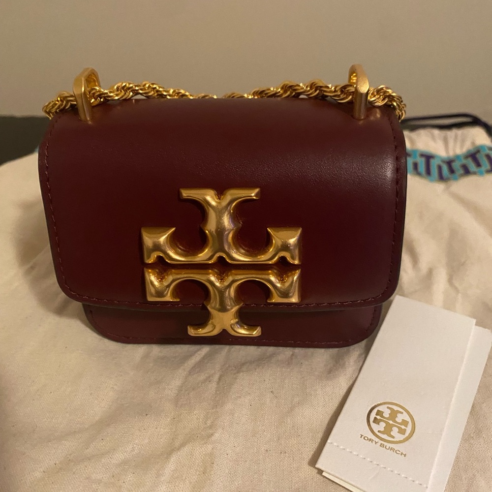 Tory Burch Eleanor Mini Crossbody Bag
Color: Claret
Approx: 4.25" x 3.5" x 1.5"